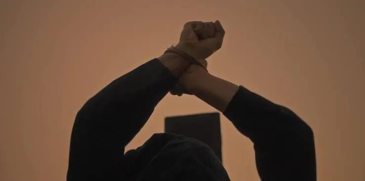 Screencap from GomBurZa (2023) Screencap from GomBurZa (2023)